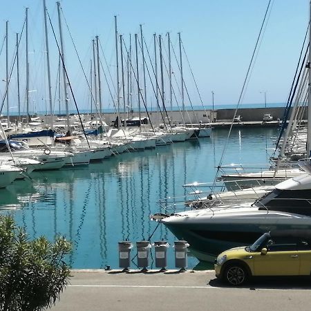Joli Studio Bord De Mer, Clim, Balcon, Parking Prive Menton Exterior foto